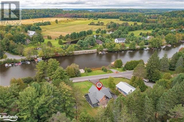 379 Santas Village Road, House detached with 3 bedrooms, 2 bathrooms and 8 parking in Bracebridge ON | Image 4