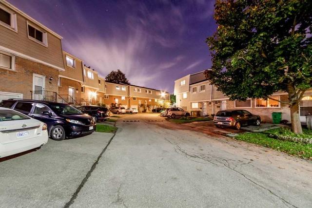 76 - 400 Mississauga Valley Blvd, Townhouse with 3 bedrooms, 2 bathrooms and 2 parking in Mississauga ON | Image 32