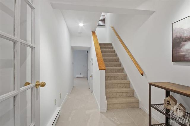 16 Oakley Avenue, Townhouse with 3 bedrooms, 3 bathrooms and 3 parking in Ottawa ON | Image 4