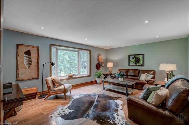 1042 Moore Rd, House detached with 2 bedrooms, 3 bathrooms and 14 parking in Bracebridge ON | Image 10