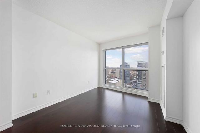2707 - 386 Yonge St, Condo with 3 bedrooms, 2 bathrooms and 1 parking in Toronto ON | Image 2