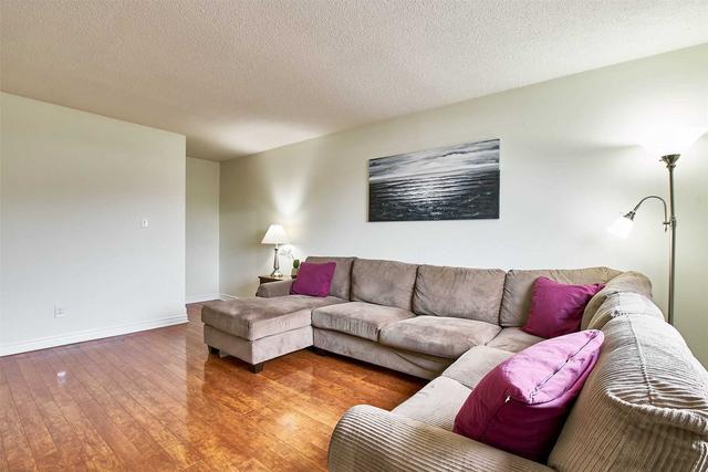 120 - 120 Nonquon Rd, Townhouse with 3 bedrooms, 1 bathrooms and 1 parking in Oshawa ON | Image 12