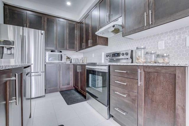20 O'connor Cres, House detached with 5 bedrooms, 4 bathrooms and 4 parking in Brampton ON | Image 6