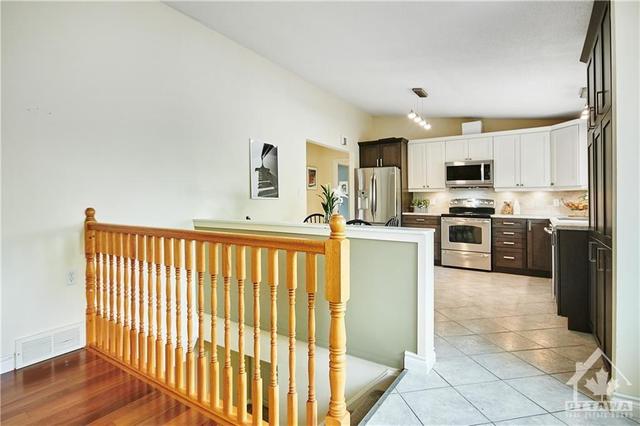 8 Andover Place, House detached with 4 bedrooms, 2 bathrooms and 5 parking in Ottawa ON | Image 8