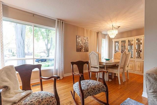 16 Duntroon Cres, House detached with 3 bedrooms, 2 bathrooms and 3 parking in Toronto ON | Image 2