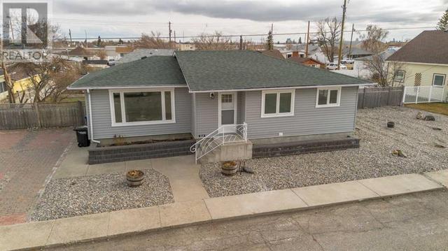352 27 Street, House detached with 4 bedrooms, 3 bathrooms and 4 parking in Fort Macleod AB | Image 1