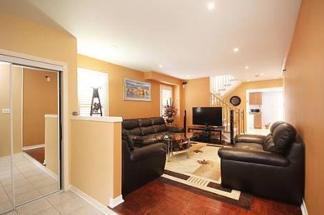 81 Starhill Cres, House semidetached with 3 bedrooms, 3 bathrooms and 3 parking in Brampton ON | Image 2