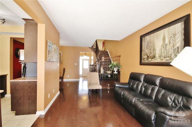 871 Kennacraig Private, Townhouse with 3 bedrooms, 3 bathrooms and 3 parking in Ottawa ON | Image 8