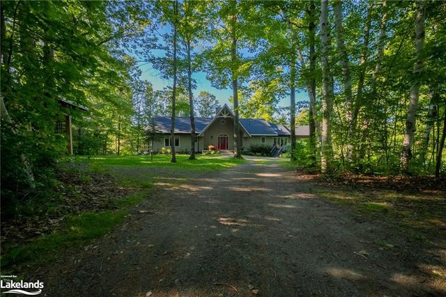 1030 Thompson Lane, House detached with 6 bedrooms, 3 bathrooms and 8 parking in Lake of Bays ON | Image 16