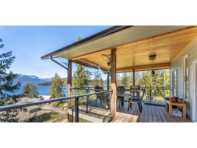 14533 Smith Road, House detached with 4 bedrooms, 3 bathrooms and null parking in Central Kootenay A BC | Image 16