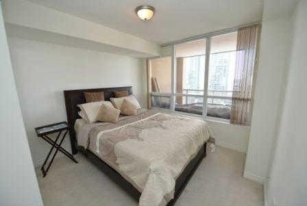 1903 - 4090 Living Arts Dr, Condo with 1 bedrooms, 2 bathrooms and 1 parking in Mississauga ON | Image 5