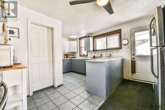 213 Sixth Ave, House detached with 3 bedrooms, 1 bathrooms and null parking in Timmins ON | Image 2
