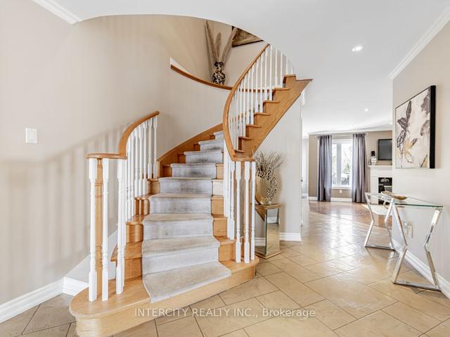 603 Dutch Elliott Crt, House detached with 5 bedrooms, 5 bathrooms and 6 parking in Newmarket ON | Image 34
