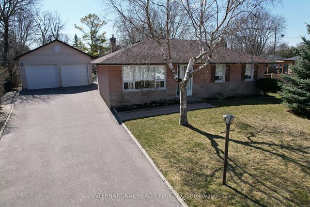 9 Vipond Rd, House detached with 3 bedrooms, 2 bathrooms and 6 parking in Whitby ON | Image 1