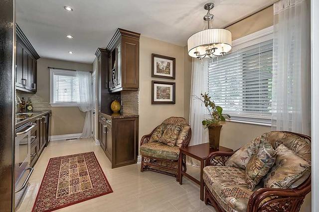 1335 Avon Cres, House detached with 2 bedrooms, 2 bathrooms and 6 parking in Oakville ON | Image 7
