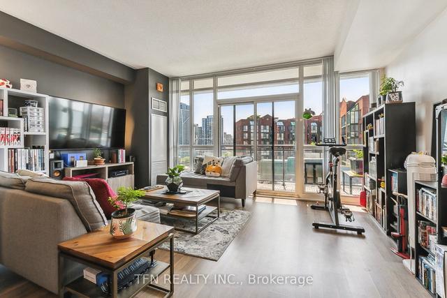 906 - 775 King St W, Condo with 1 bedrooms, 1 bathrooms and 1 parking in Toronto ON | Image 2