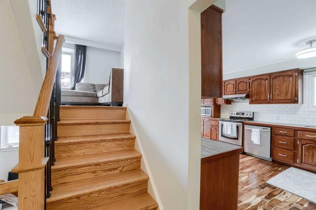 51 Slater Circ, House detached with 3 bedrooms, 2 bathrooms and 5 parking in Brampton ON | Image 2