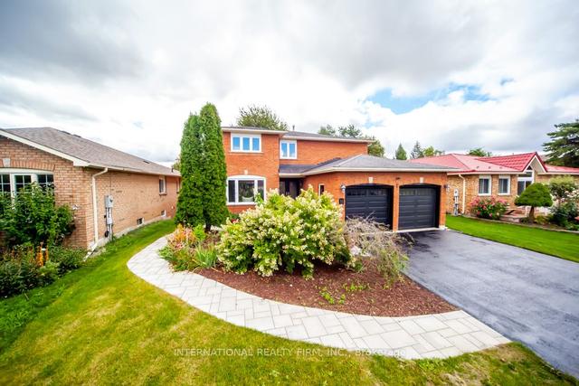 11 Coates Cres, House detached with 5 bedrooms, 5 bathrooms and 6 parking in Richmond Hill ON | Image 12