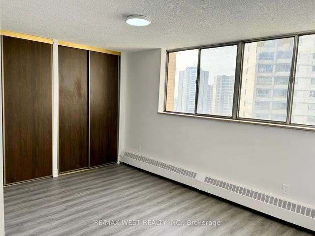 1608 - 330 Dixon St, Condo with 1 bedrooms, 1 bathrooms and 1 parking in Toronto ON | Image 2