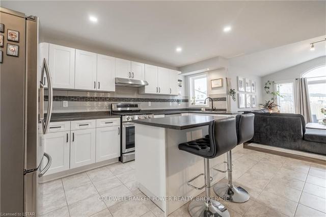 871 Silverfox Cres, House attached with 3 bedrooms, 3 bathrooms and 3 parking in London ON | Image 38