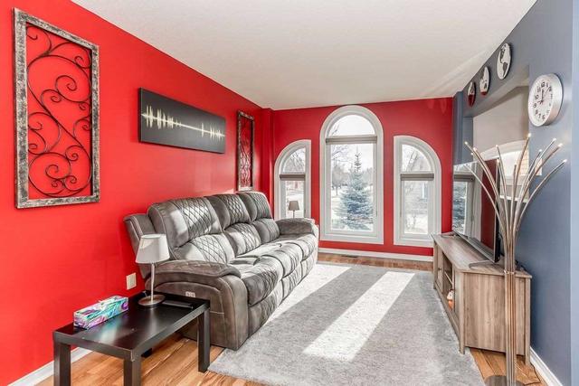 54 Leslie Ave, House detached with 2 bedrooms, 2 bathrooms and 5 parking in Barrie ON | Image 3