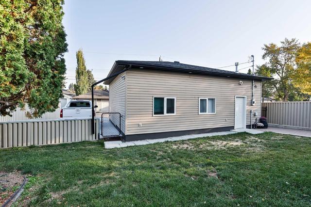 2409 14 Avenue S, House detached with 3 bedrooms, 2 bathrooms and 3 parking in Lethbridge AB | Image 4