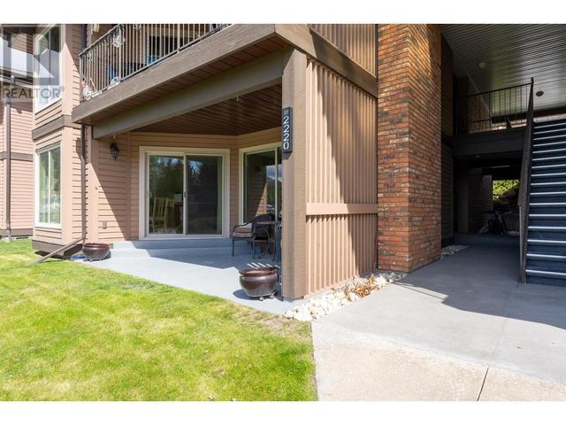 2220 Golf Course Drive, House attached with 2 bedrooms, 2 bathrooms and 2 parking in West Kelowna BC | Image 17