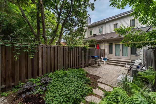 236 Daly Avenue, Townhouse with 3 bedrooms, 2 bathrooms and 3 parking in Ottawa ON | Image 17