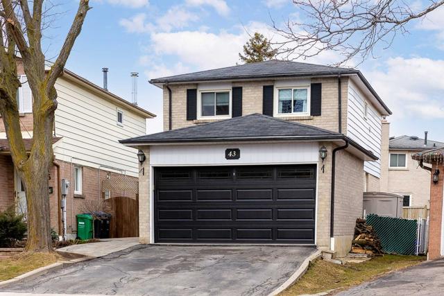 43 Talbot St, House detached with 3 bedrooms, 3 bathrooms and 4 parking in Brampton ON | Image 1