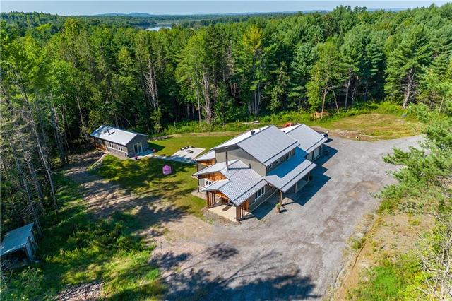 87 Brydges Road, House detached with 4 bedrooms, 3 bathrooms and 6 parking in Greater Madawaska ON | Image 3