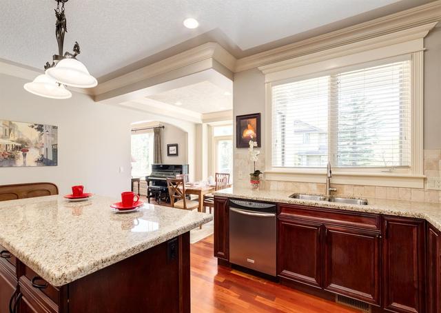 74 Aspen Ridge Crescent Sw, House detached with 5 bedrooms, 4 bathrooms and 5 parking in Calgary AB | Image 9