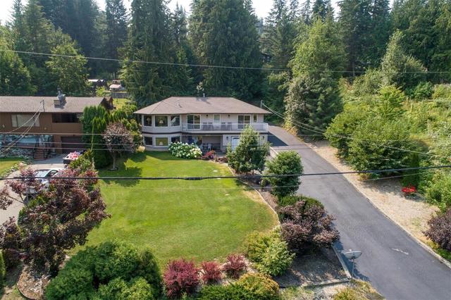 2546 Centennial Drive, House detached with 4 bedrooms, 3 bathrooms and 10 parking in Columbia Shuswap C BC | Card Image