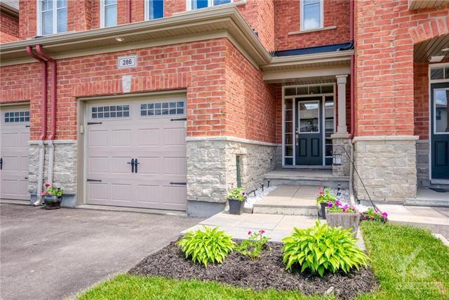 286 Losino Crescent, Townhouse with 3 bedrooms, 3 bathrooms and 3 parking in Ottawa ON | Image 2
