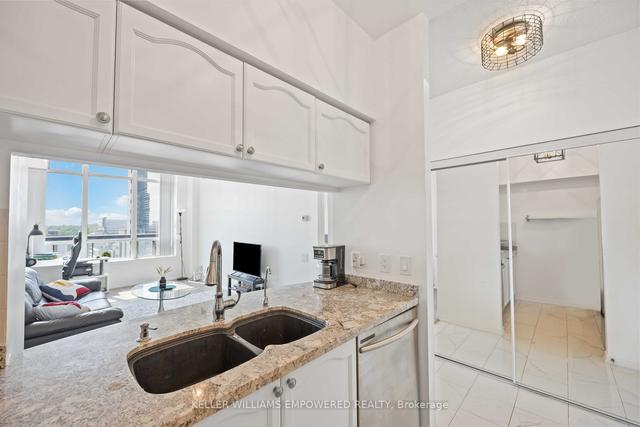 502 - 8 Hillcrest Ave, Condo with 1 bedrooms, 1 bathrooms and 1 parking in Toronto ON | Image 4