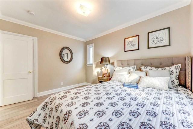 144 Dunington Dr, House detached with 2 bedrooms, 2 bathrooms and 3 parking in Toronto ON | Image 20