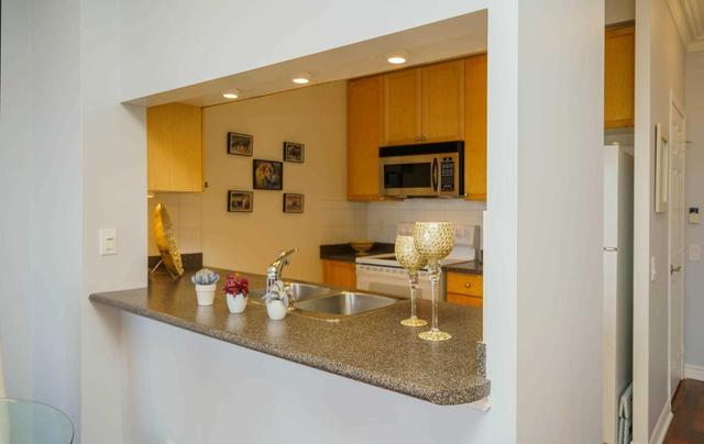 ph32 - 18 Mondeo Dr, Condo with 1 bedrooms, 1 bathrooms and 1 parking in Toronto ON | Image 3