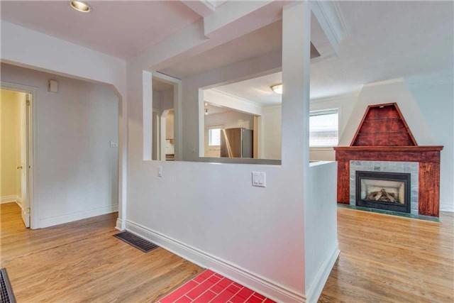 365 Hounslow Ave, House detached with 3 bedrooms, 2 bathrooms and 4 parking in Toronto ON | Image 3