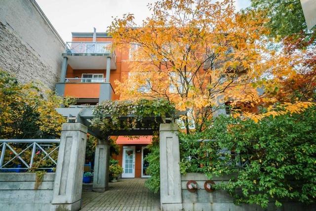 201 - 2371 Queen St E, Condo with 1 bedrooms, 1 bathrooms and 1 parking in Toronto ON | Card Image