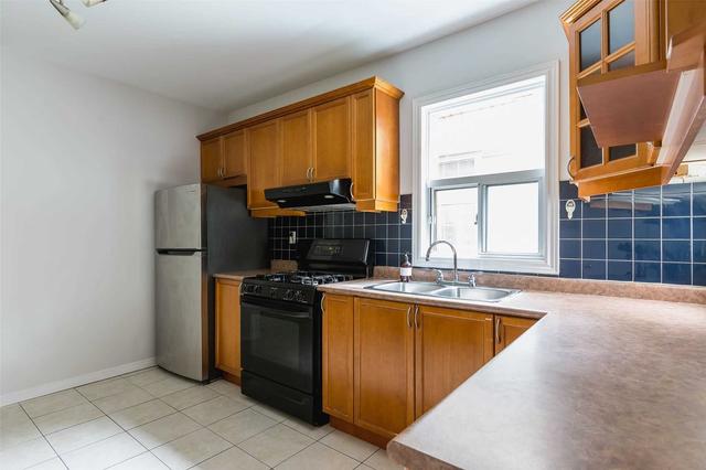 679 Broadview Ave, House semidetached with 5 bedrooms, 3 bathrooms and 0 parking in Toronto ON | Image 4