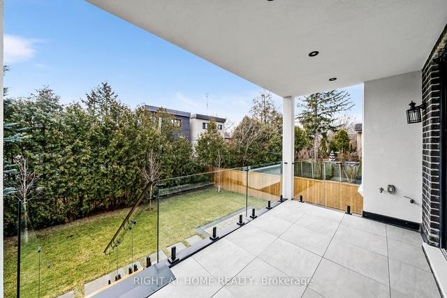 379 Glengarry Ave, House detached with 5 bedrooms, 6 bathrooms and 6 parking in Toronto ON | Image 24