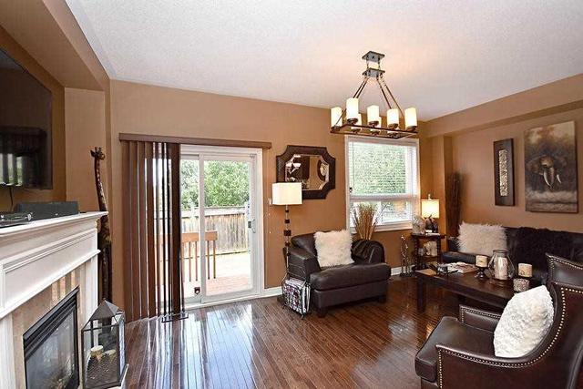 2461 Grand Oak Tr, House attached with 3 bedrooms, 3 bathrooms and 1 parking in Oakville ON | Image 8