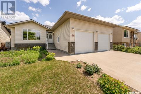 25 Arlington Avenue, House detached with 5 bedrooms, 3 bathrooms and null parking in Moose Jaw SK | Card Image