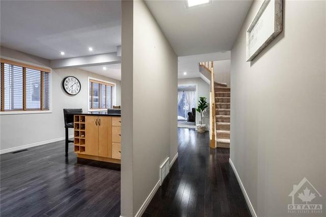 7 Aldgate Crescent, Home with 3 bedrooms, 2 bathrooms and 3 parking in Ottawa ON | Image 3