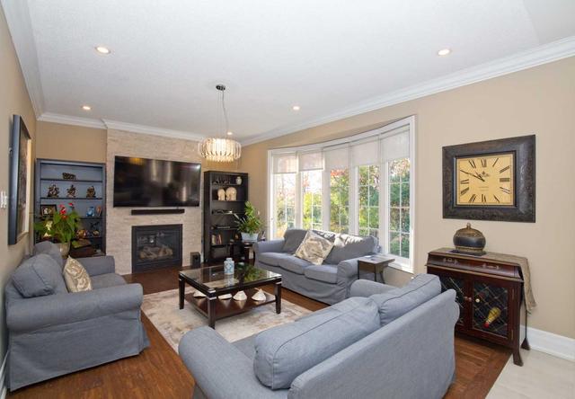 114 Fahey Dr, House detached with 4 bedrooms, 5 bathrooms and 6 parking in Brampton ON | Image 4