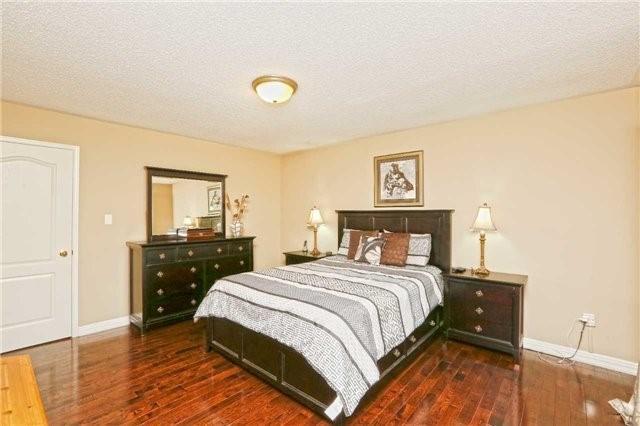 14 Oak Gardens Crt, House detached with 4 bedrooms, 4 bathrooms and 4 parking in Brampton ON | Image 12