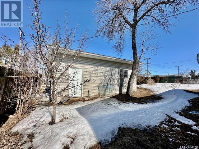 209 Main Street E, House detached with 4 bedrooms, 1 bathrooms and null parking in Langham SK | Image 39