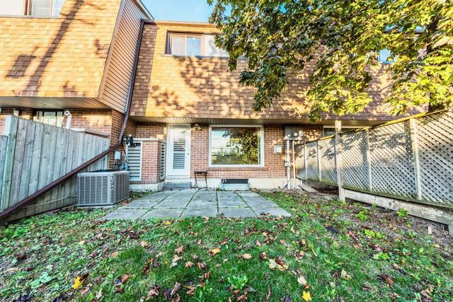 3 - 1051 Cedarglen Gate, Townhouse with 3 bedrooms, 3 bathrooms and 2 parking in Mississauga ON | Image 30