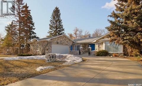 107 Jubilee Crescent, House detached with 5 bedrooms, 2 bathrooms and null parking in Rosetown SK | Card Image