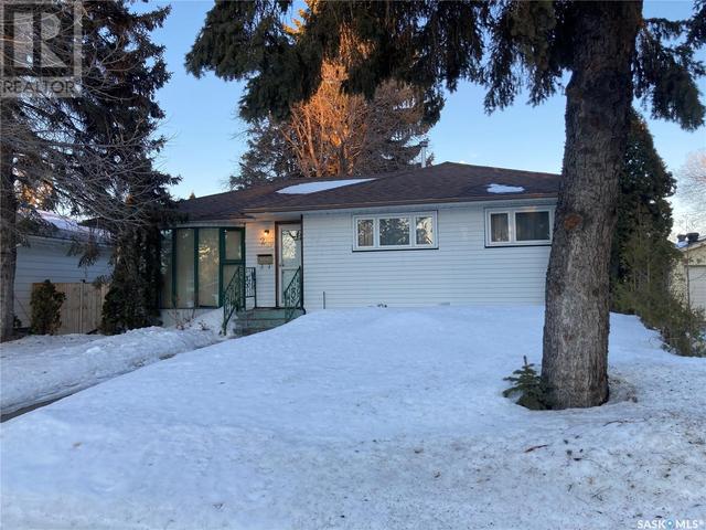218 U Ave N, House detached with 5 bedrooms, 2 bathrooms and null parking in Saskatoon SK | Card Image