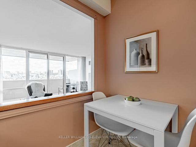 1513 - 260 Scarlett Rd, Condo with 2 bedrooms, 2 bathrooms and 1 parking in Toronto ON | Image 13